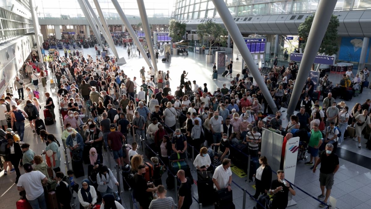Derzeit herrscht an deutschen Flughäfen absolutes Chaos. Gastarbeiter aus der Türkei sollen die Situation jetzt retten. (Foto)