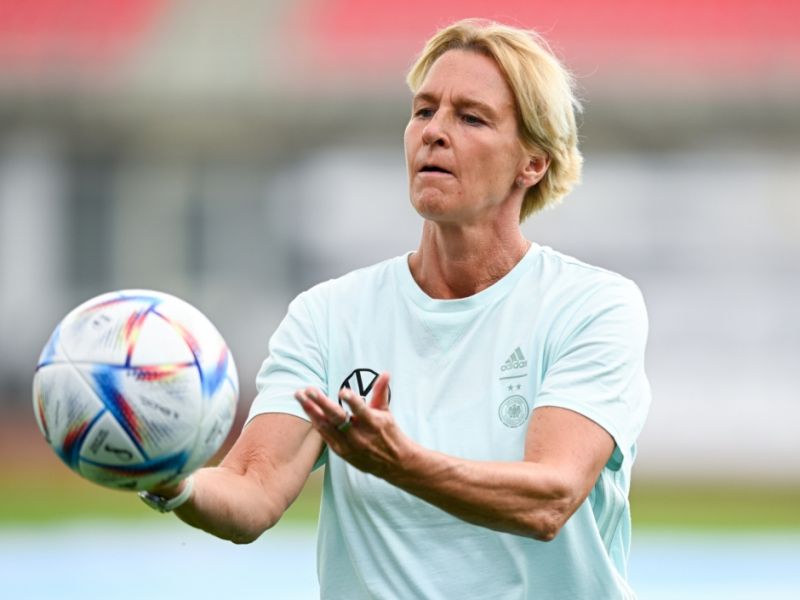 Martina Voss-Tecklenburg privat: Wie lebt die Ex-Bundestrainerin jenseits des Fußballs?