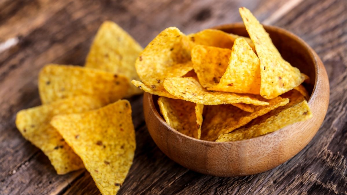 Das Bio-Unternehmen Alnatura ruft aktuell Mais-Chips in verschiedenen Sorten wegen Verunreinigungen zurück (Symbolfoto). (Foto)
