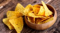 Das Bio-Unternehmen Alnatura ruft aktuell Mais-Chips in verschiedenen Sorten wegen Verunreinigungen zurück (Symbolfoto).