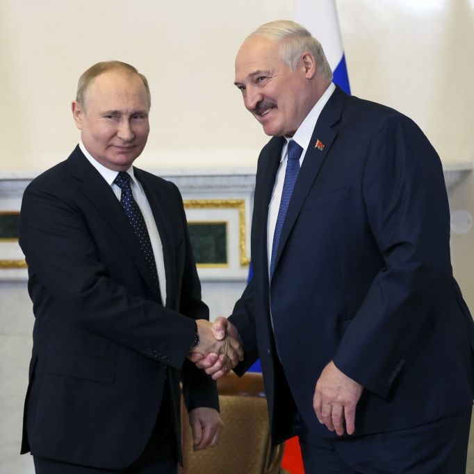 Putin zündet Geheimwaffe! Wirbel um heimliche Belarus-Angriffe