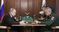 Wladimir Putin bei einem Treffen mit dem russischen Verteidigungsminister Sergej Schoigu.