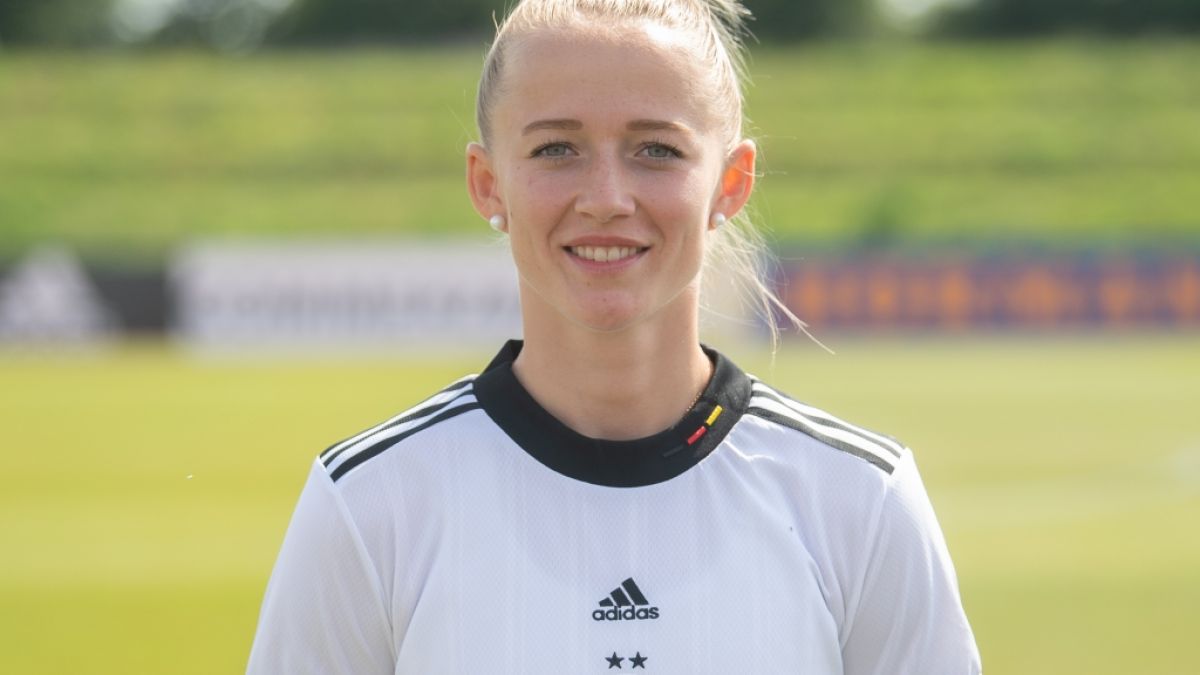 Fußballerin Lea Schüller im Trikot der Frauen-Nationalmannschaft. (Foto)