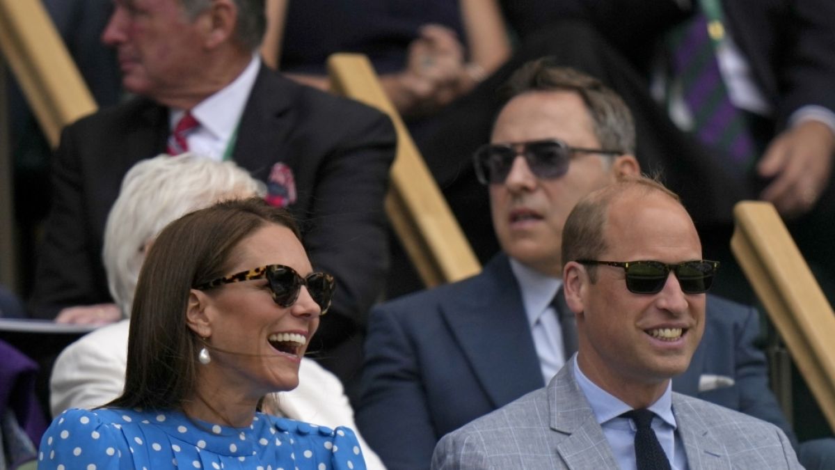 Herzogin Kate und Prinz William gaben sich bei einem Tennis-Match in Wimbledon 2022 jetzt ziemlich flirty. (Foto)