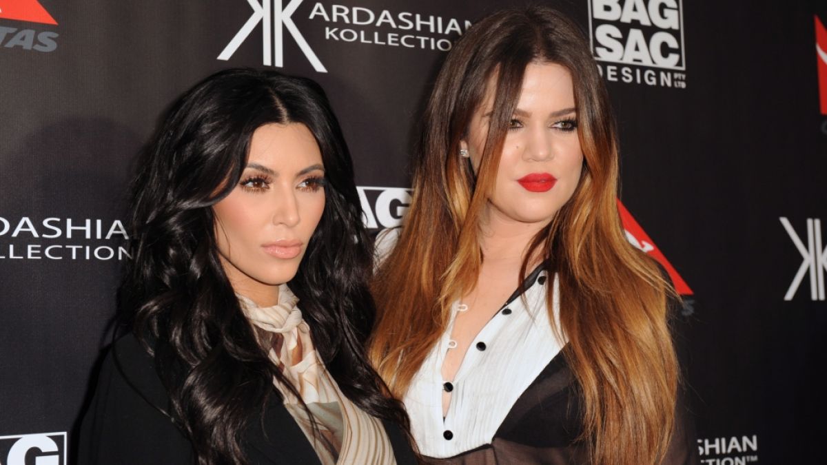 Kim Kardashian und Khloé Kardashian zeigen sich im Zwillings-Look auf Instagram (Foto)