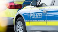 Eine Spaziergängerin hat in Thüringen eine Leiche gefunden.