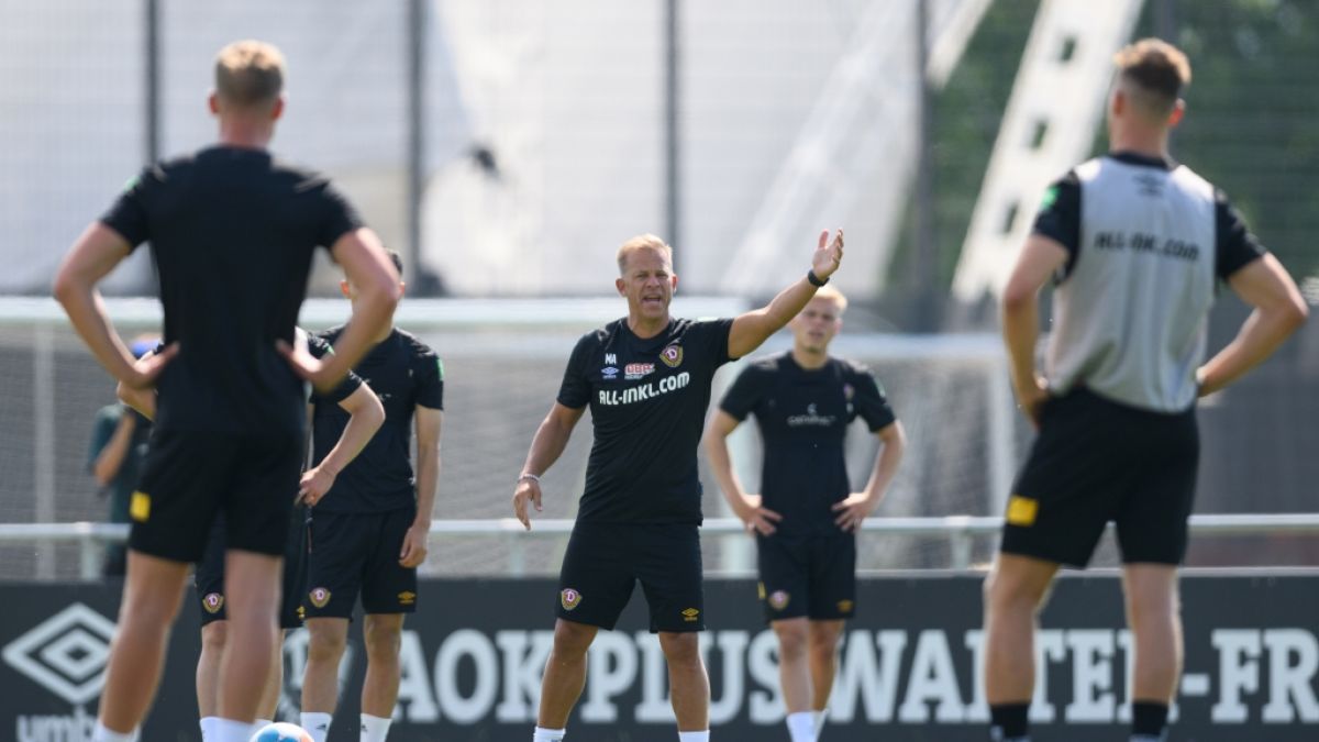 Trainingsauftakt bei Dynamo Dresden am 16. Juni 2022: Der Verein sorgte vor Saisonbeginn mit der Verpflichtung von Trainer Markus Anfang (Mitte) für Schlagzeilen. (Foto)