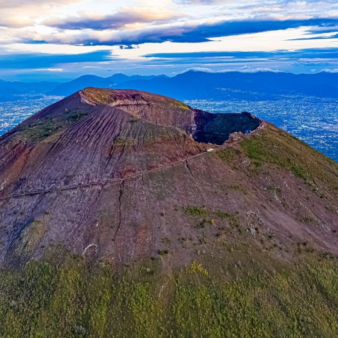 Wegen eines Selfies: 23-Jähriger fällt in weltbekannten Vulkan!