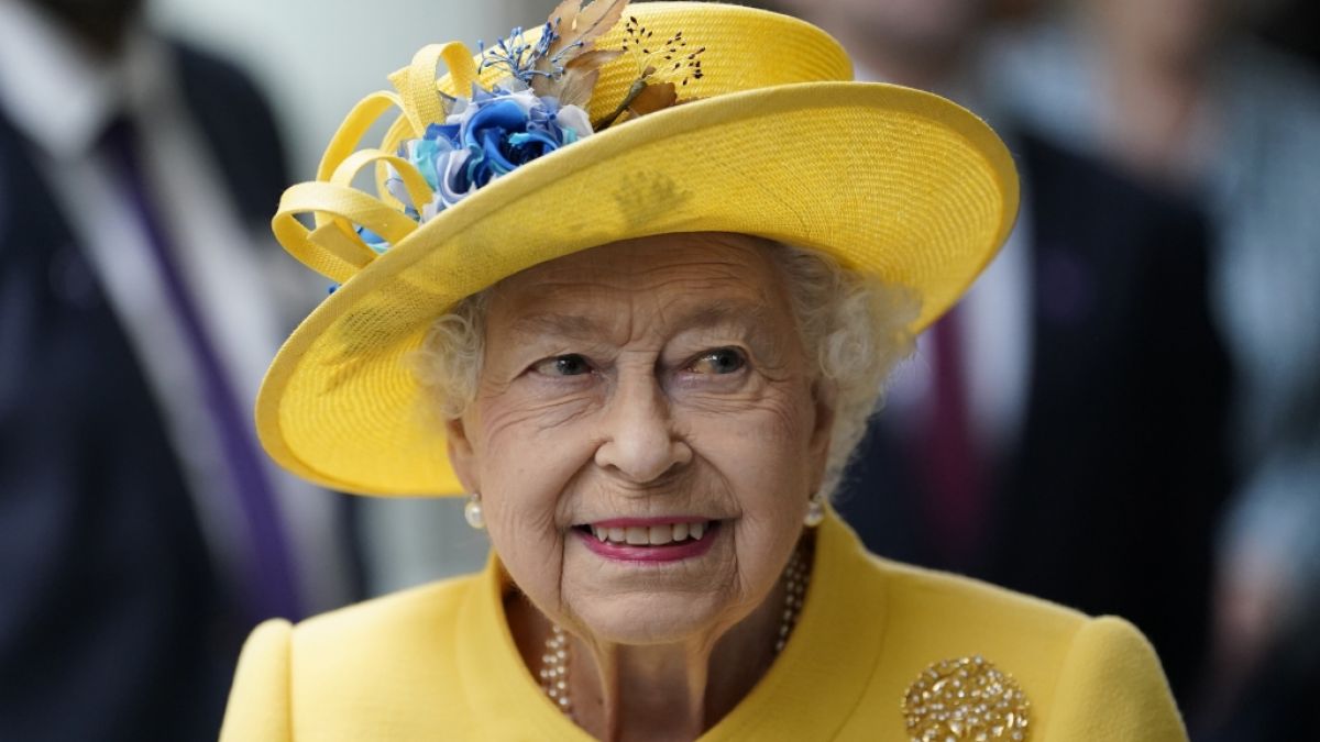 Da grinst selbst die Königin amüsiert: So manche Tradition im britischen Königshaus ist an Skurrilität kaum zu überbieten. (Foto)