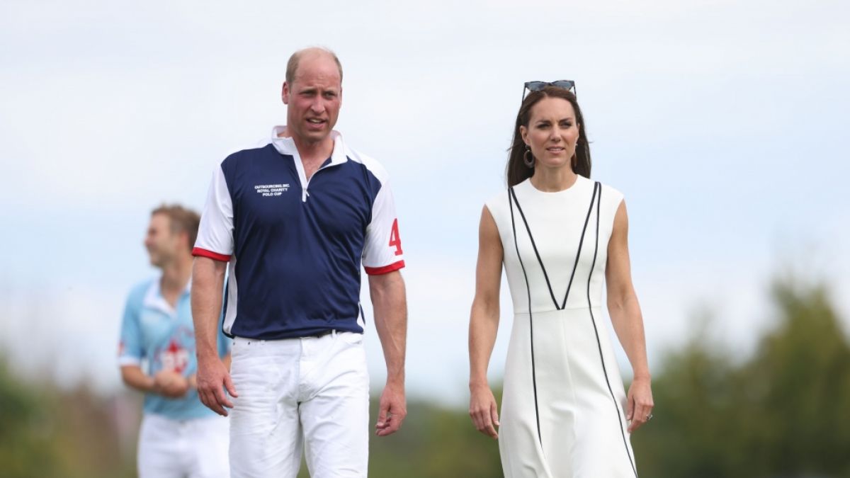 Herzogin Kate und Prinz William werden dafür kritisiert mit ihren Kindern in einem Helikopter weggeflogen zu sein. (Foto)