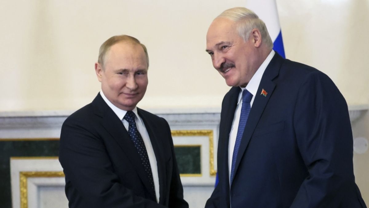 Zieht Wladimir Putin (links) Alexander Lukaschenko in den Ukraine-Krieg? (Foto)