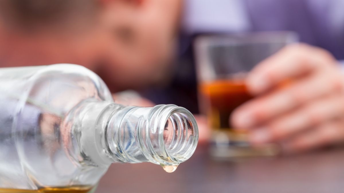 Eine neue Studie hat belegt, dass unter 40-jährige Personen besser keinen Alkohol trinken sollten. (Foto)