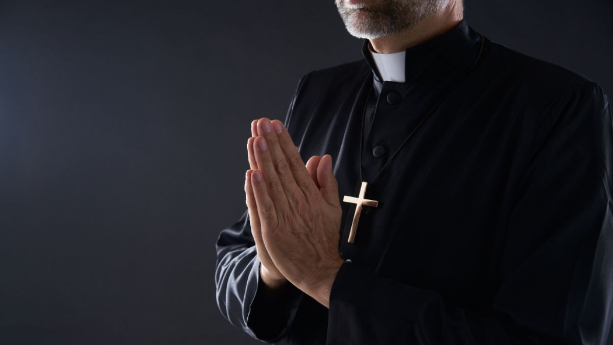 Da half auch kein Gebet mehr: In England wurde ein lüsterner Pfarrer wegen unsittlicher Entblößung bestraft. (Foto)