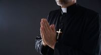 Da half auch kein Gebet mehr: In England wurde ein lüsterner Pfarrer wegen unsittlicher Entblößung bestraft.
