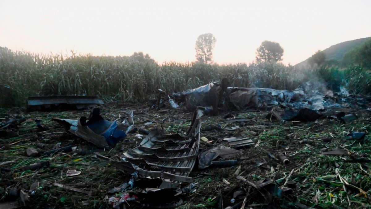#Flugzeugabsturz in Griechenland: Frachtflugzeug abgestürzt! 8 Menschen tot, Warnung vor Giftstoff-Dämpfen