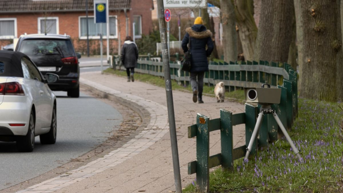 Kompakte mobile Radarfallen auf einem Dreibein sind sehr schnell aufgebaut und oft für vorbei fahrende Autofahrer kaum zu sehen. (Symbolbild) (Foto)