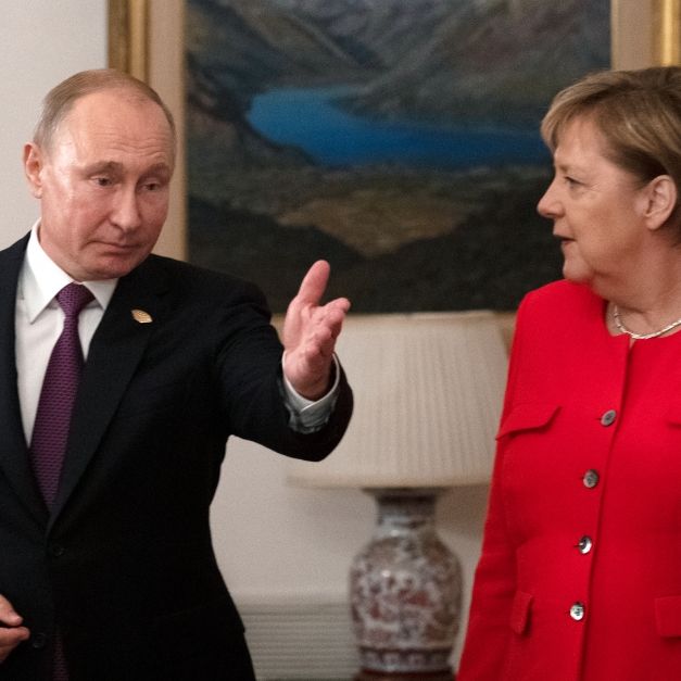 Sadistischer Kreml-Chef wollte Merkel mit Riesen-Hund einschüchtern