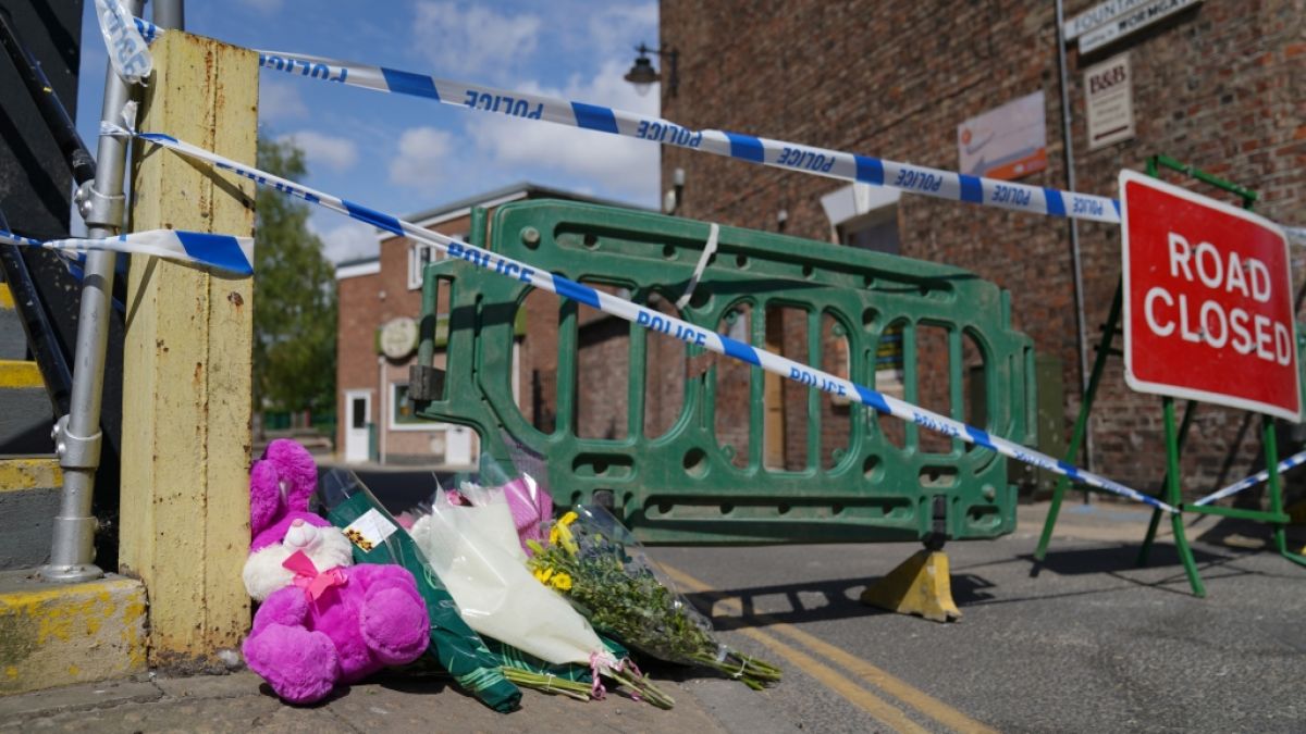 Nach der Tötung eines neunjährigen Mädchens in England sucht die Polizei mit Fotos nach einem Verdächtigen. (Foto)