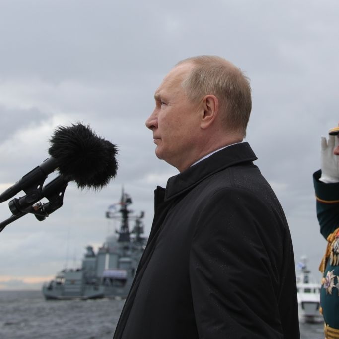 Droh-Rede am Tag der Seestreitkräfte! Putin verspricht Marine-Aufrüstung