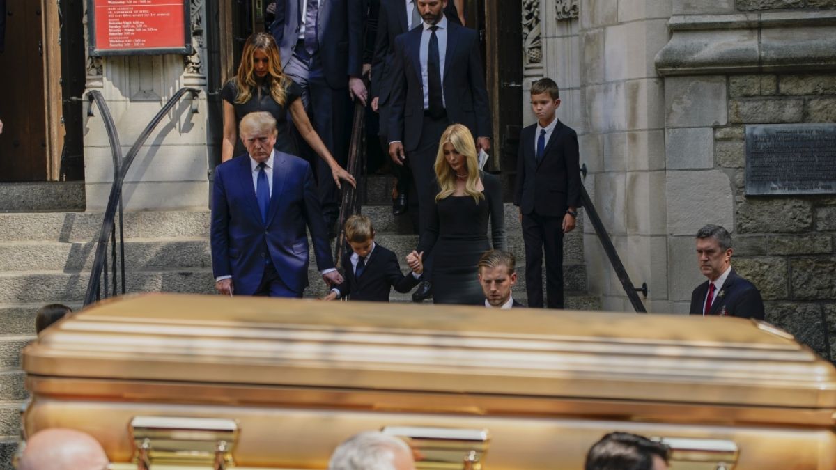 Die mit 73 Jahren verstorbene Ivana Trump wurde auf Donald Trumps Golfplatz in New Jersey beigesetzt - für den Ex-US-Präsidenten Vorwand genug, das Finanzamt auszutricksen. (Foto)
