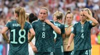 Enttäuschung pur: Die DFB-Frauen Tabea Waßmuth, Sydney Lohmann und Lena Lattwein (v.l.) haben nach dem verlorenen Finale gegen England den EM-Titel verpasst.