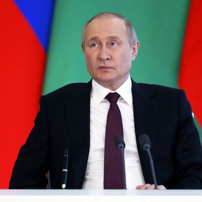 Mediziner erklären: DAS verraten Putins Körperhaltung und Erscheinungsbild tatsächlich