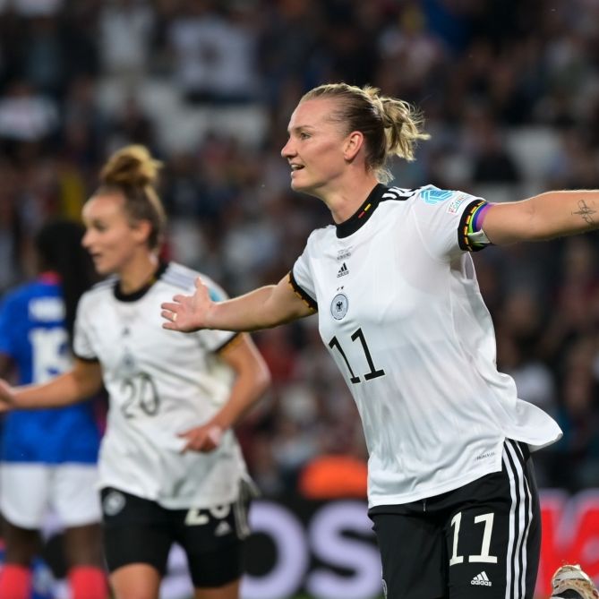 Deutsche Fußball-Frauen schließen WM-Quali mit Kantersieg ab