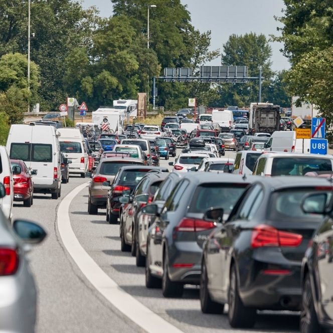 Auf diesen Autobahnen herrscht heute Stau-Chaos durch Ferienrückkehrer