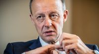 CDU-Chef Friedrich Merz hat sich bei einem Sturz einen Schlüsselbeinbruch zugezogen und musste notoperiert werden.
