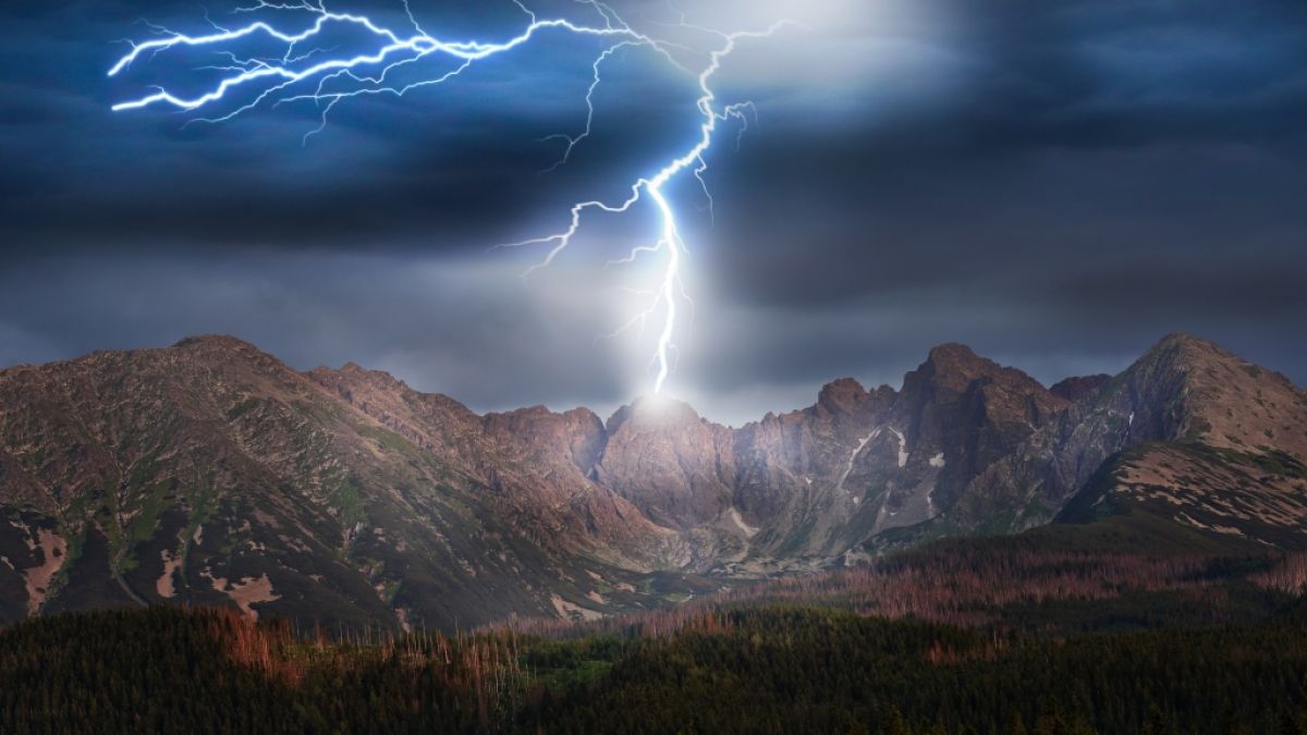 Ein Bergsteiger wurde in der Hohen Tatra von einem Blitzeinschlag getötet. (Symbolfoto) (Foto)