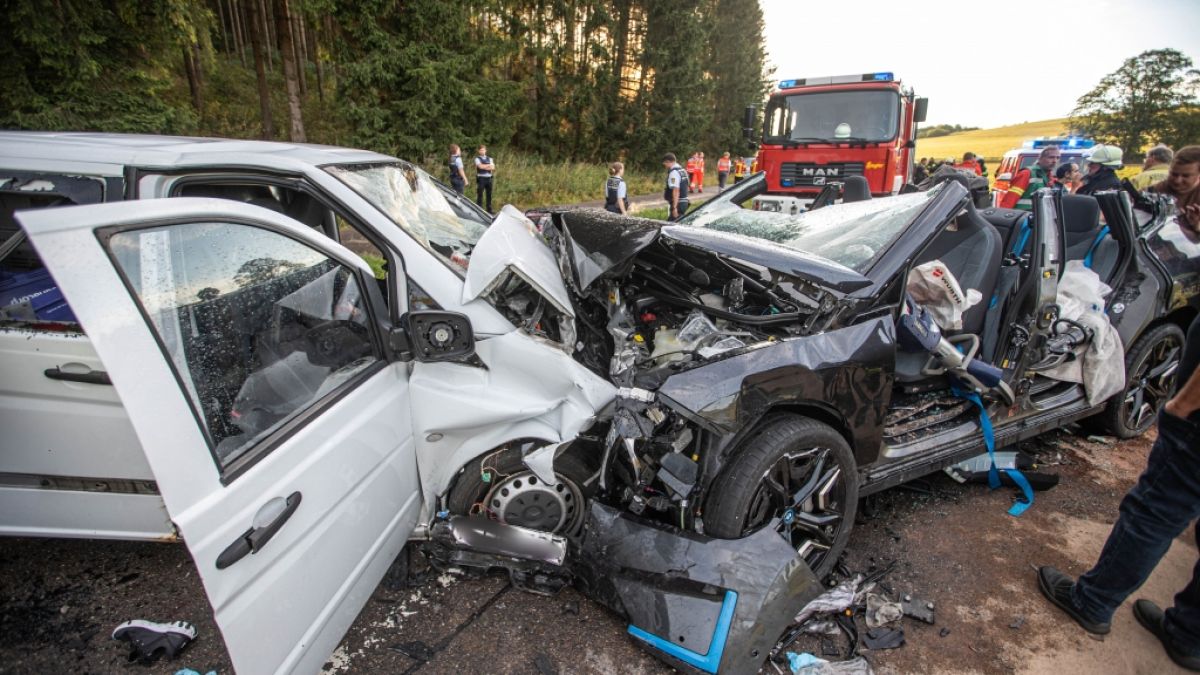 #Horror-Unfall gen dieser B28 im Rahmen Römerstein: Autonomes Testfahrzeug kracht in Gegenverkehr – 1 Toter und 9 Schwerverletzte