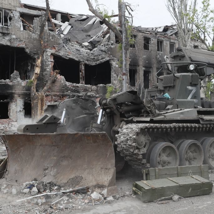 Ukraine-Diplomat sicher: Russland macht Mariupol mit Bulldozern platt!
