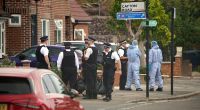 Nach einem tödlichen Messer-Angriff auf einen 87-jährigen Mann im Westen von London hat die Polizei Ermittlungen aufgenommen.