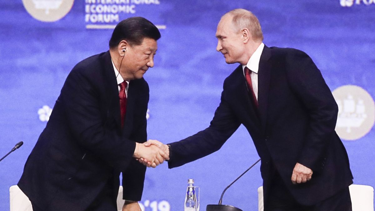 Xi Jinping und Wladimir Putin pflegen eine freundschaftliche Beziehung. (Foto)