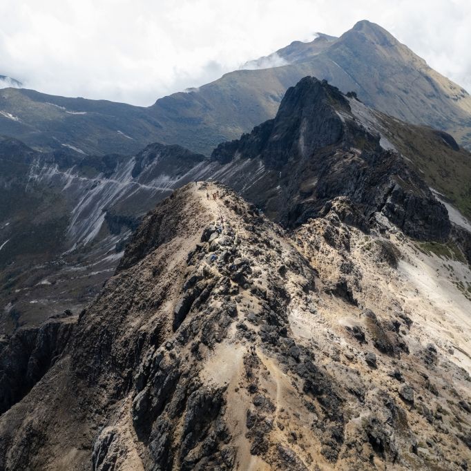 Urlauber (25) stürzt von Höllen-Vulkan 4.000 Meter in die Tiefe - TOT