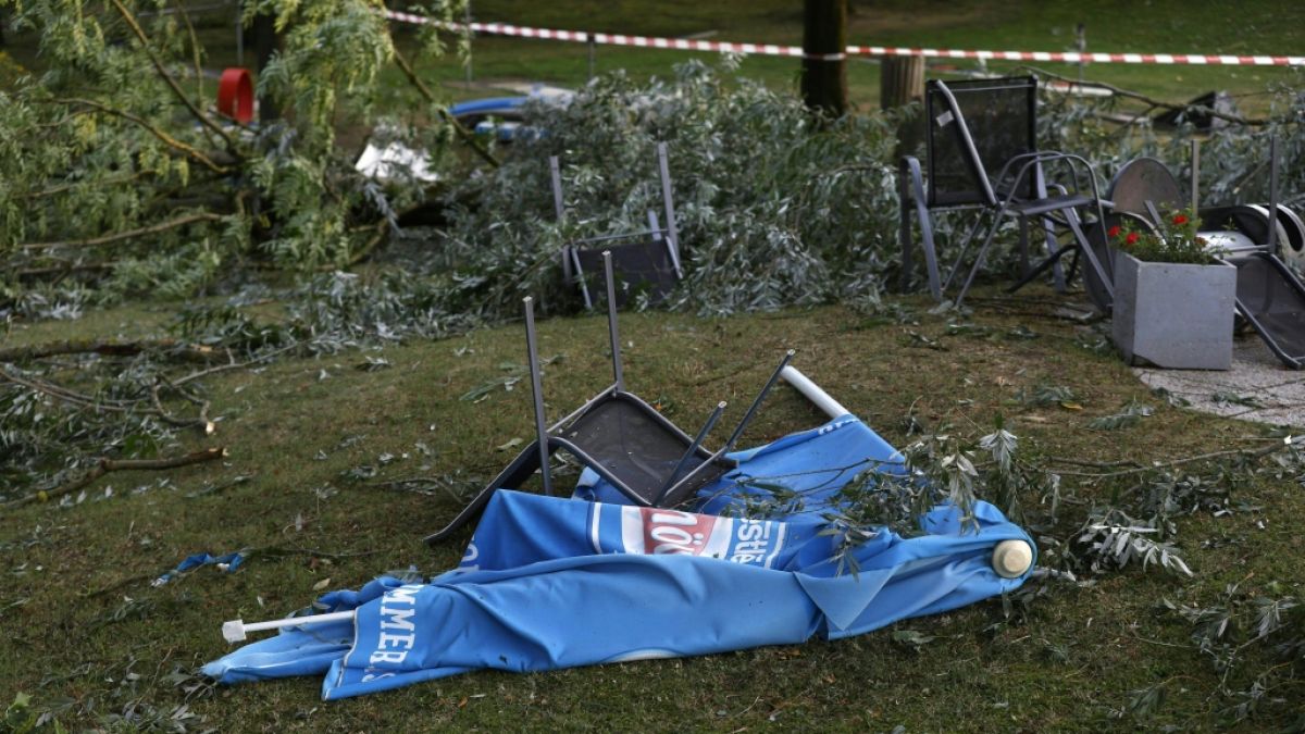 Bei schweren Unwettern in Europa sind insgesamt 13 Menschen ums Leben gekommen, darunter zwei Mädchen (4 und 8 Jahre alt) in Österreich. (Foto)