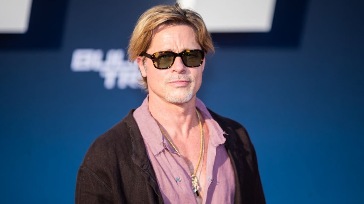 Ist Brad Pitt etwa frisch verknallt? (Foto)