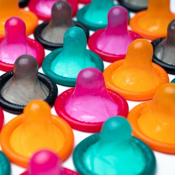 In Kondomen gefüllt! Schüler sollten eigenes Sperma in den Unterricht bringen