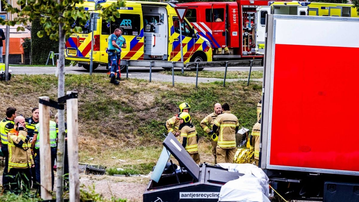 In den Niederlanden ist ein Lastzug in ein Nachbarschaftsfest gekracht und hat mehrere Menschen in den Tod gerissen. (Foto)