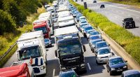 Die Blechlawine steht still: Auf Deutschlands Autobahnen droht am ersten September-Wochenende zum Ferien-Ende in mehreren Bundesländern abermals Stau-Gefahr.