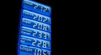 Die Preise an einer Berliner Tankstelle am Donnerstag, 1. September, kurz nach 2 Uhr morgens: Benzin und Diesel kostet mehr als 2 Euro.