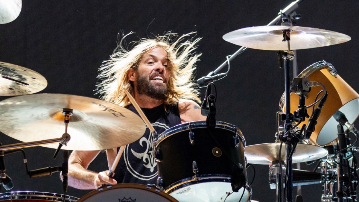Taylor Hawkins starb im Frühjahr mit nur 50 Jahren. Jetzt wird dem Foo-Fighters-Schlagzeuger mit zwei Tribut-Konzerten die letzte Ehre erwiesen. (Foto)