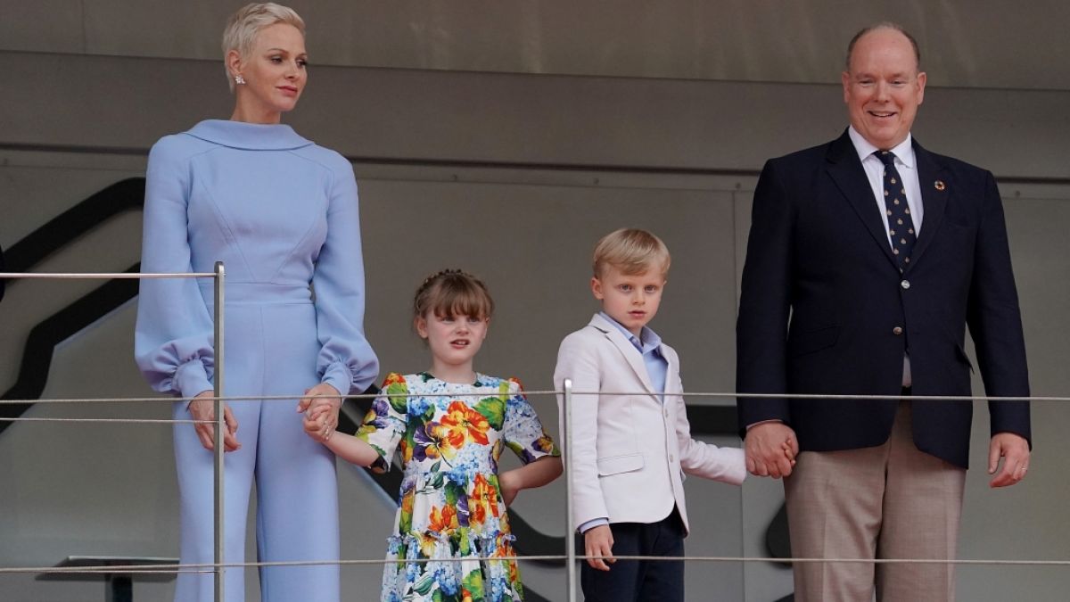 Fürstin Charlène von Monaco hat mit ihren Zwillingen Prinzessin Gabriella und Prinz Jacques alle Hände voll zu tun. (Foto)