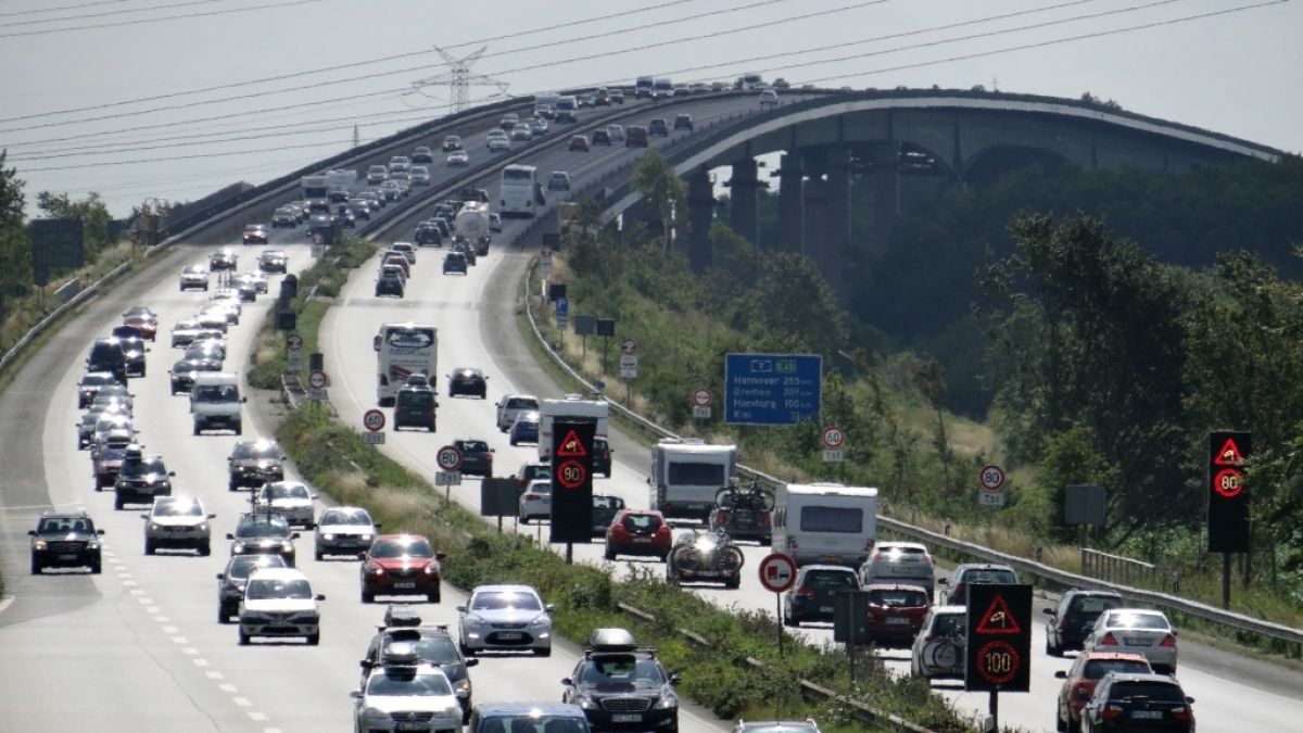 Autofahren könnte bald noch teurer werden (Symbolfoto) (Foto)