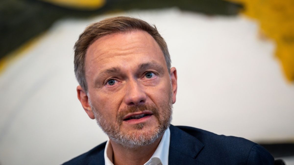 FDP-Finanzminister Christian Lindner hatte sich gegen eine Übergewinnsteuer gewehrt. Jetzt sollen "Zufallsgewinne" von Energieunternehmen abgeschöpft werden. (Foto)