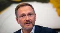 FDP-Finanzminister Christian Lindner hatte sich gegen eine Übergewinnsteuer gewehrt. Jetzt sollen 