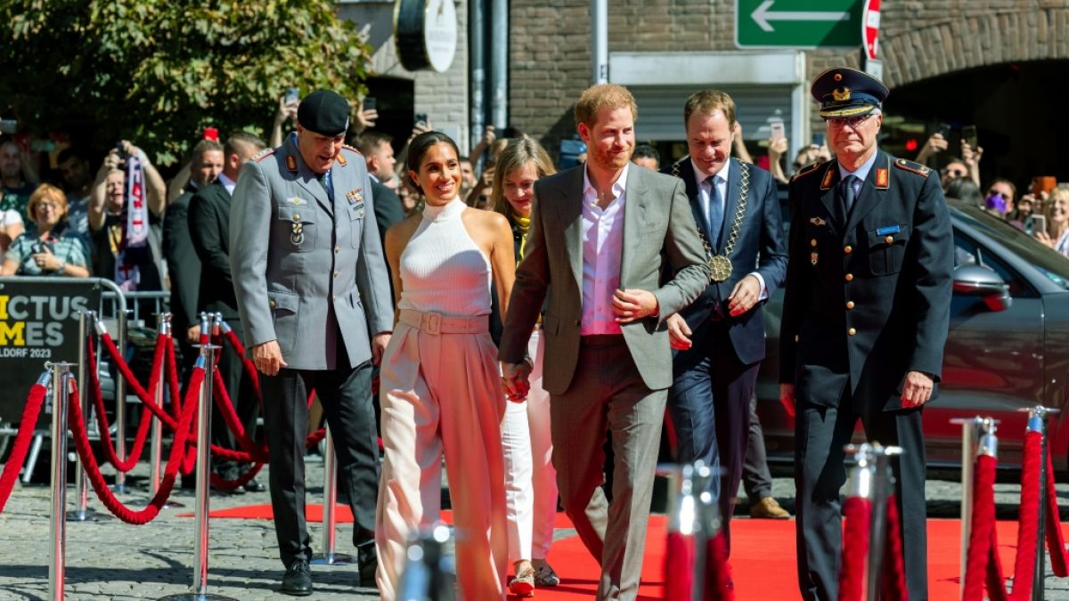 Meghan Markle und Prinz Harry in Düsseldorf. (Foto)