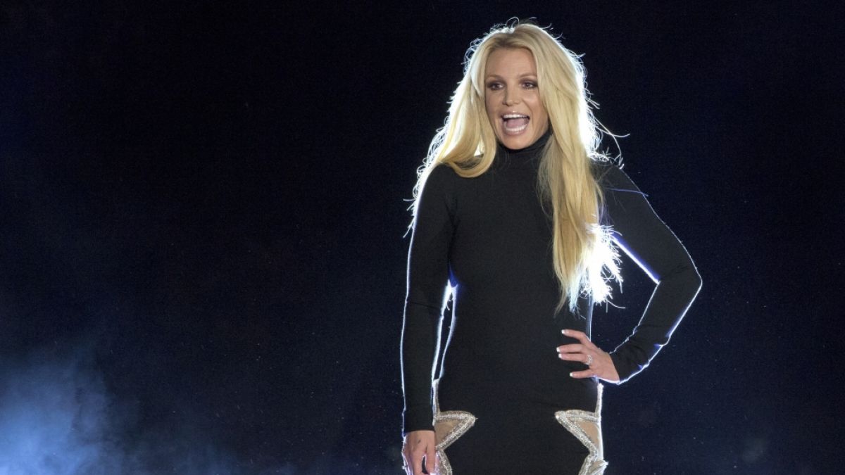Sängerin Britney Spears spreizt auf Instagram die Beine. (Foto)