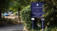 Prinz George, Prinzessin Charlotte und Prinz Louis gehen ab September 2022 auf die private Lambrook School nahe Ascot in der Grafschaft Berkshire zur Schule.