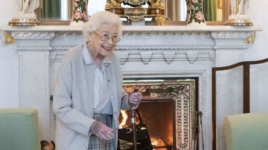 Das letzte Foto der Jahrhundert-Königin: Queen Elizabeth II. starb am 8. September 2022, nur zwei Tage, nachdem dieses Foto auf Schloss Balmoral aufgenommen wurde. (Foto)
